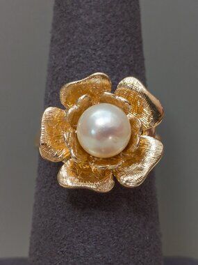 14k Gold Sculptural Flower Ring with Pearl, Size 7.5